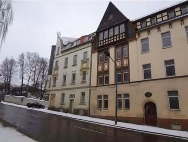 Vacant 3-room flat in Werdau, Saxony, in need of full renovation