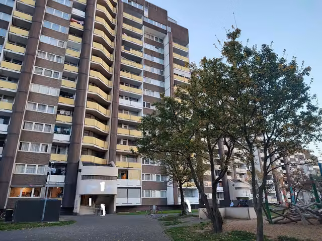 Let 3-room flat with loggia in Cologne-Meschenich, leasehold to 2071