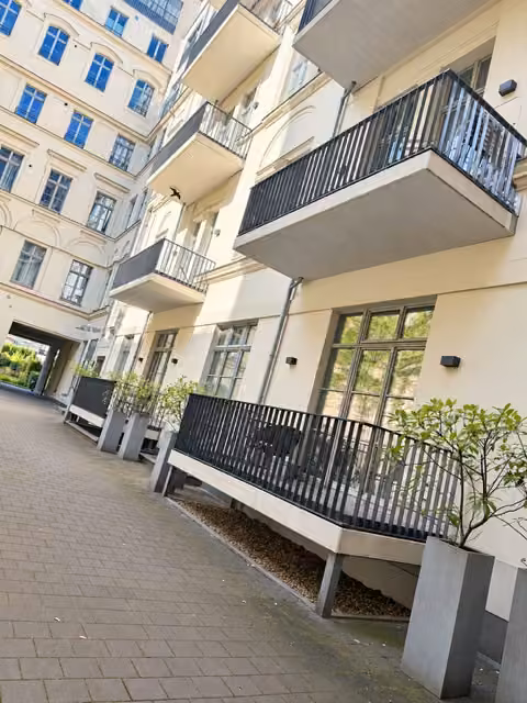 One-room apartment from 2012 in Berlin-Mitte, U-Bahn at the door